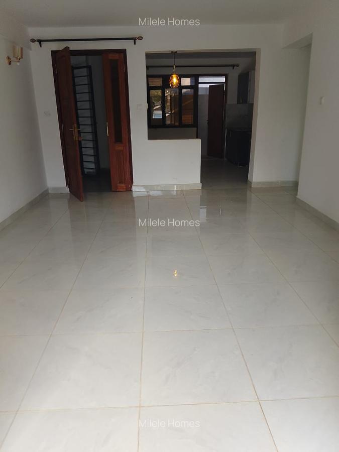 Serviced 2 Bed Apartment with En Suite in Garden Estate - 6