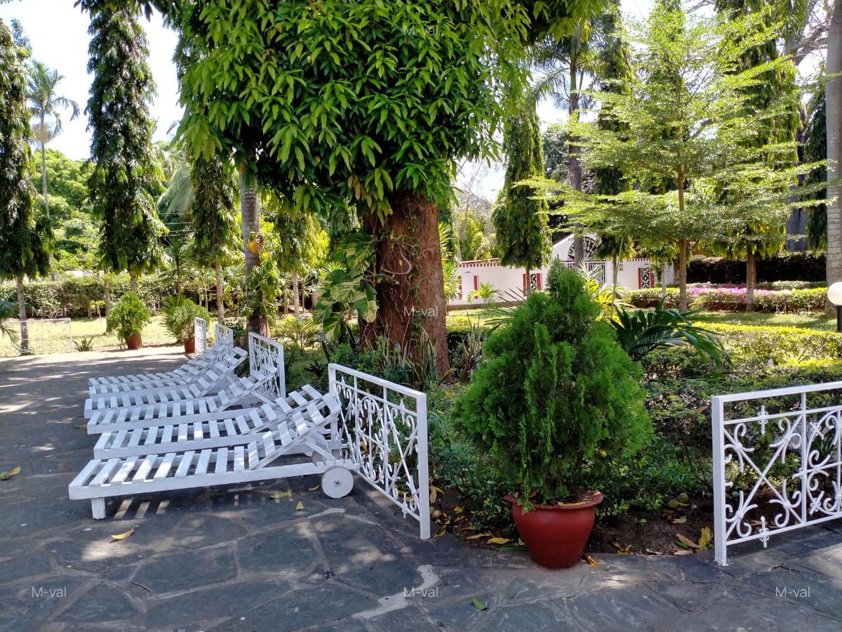 4 Bed Villa with En Suite at Casuarina - 3