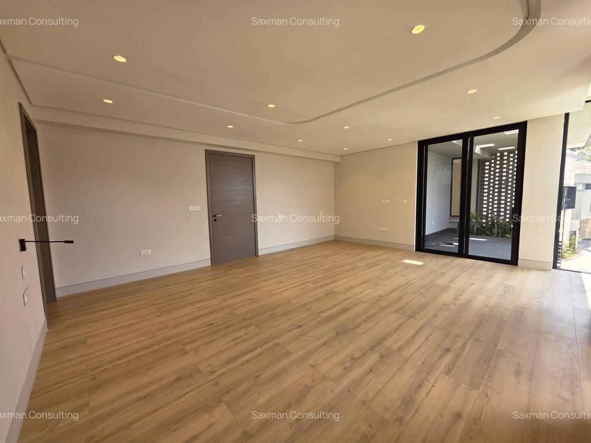 5 Bed Villa with En Suite in Westlands Area - 7