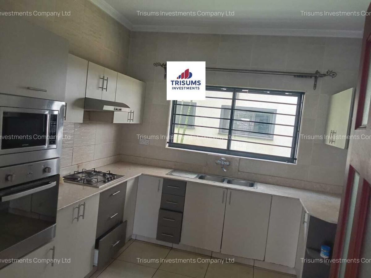 2 Bed Apartment with En Suite at Lantana Road - 3