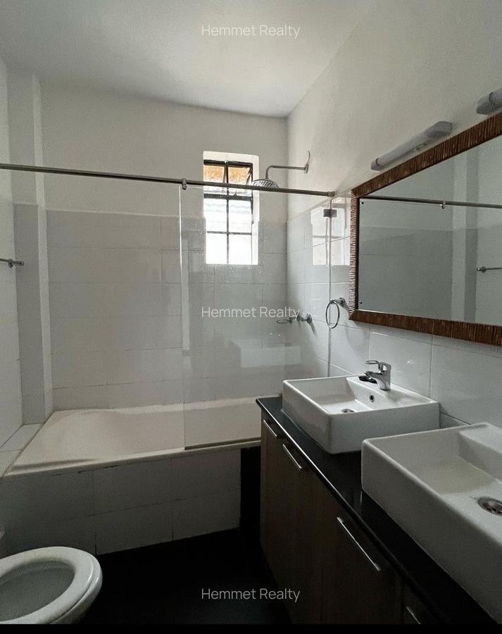 5 Bed Townhouse with En Suite in Kitisuru - 8