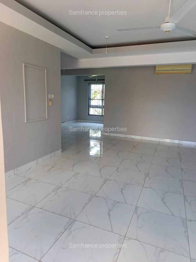 Serviced 3 Bed Apartment with En Suite at 3Rd Avenue - 7