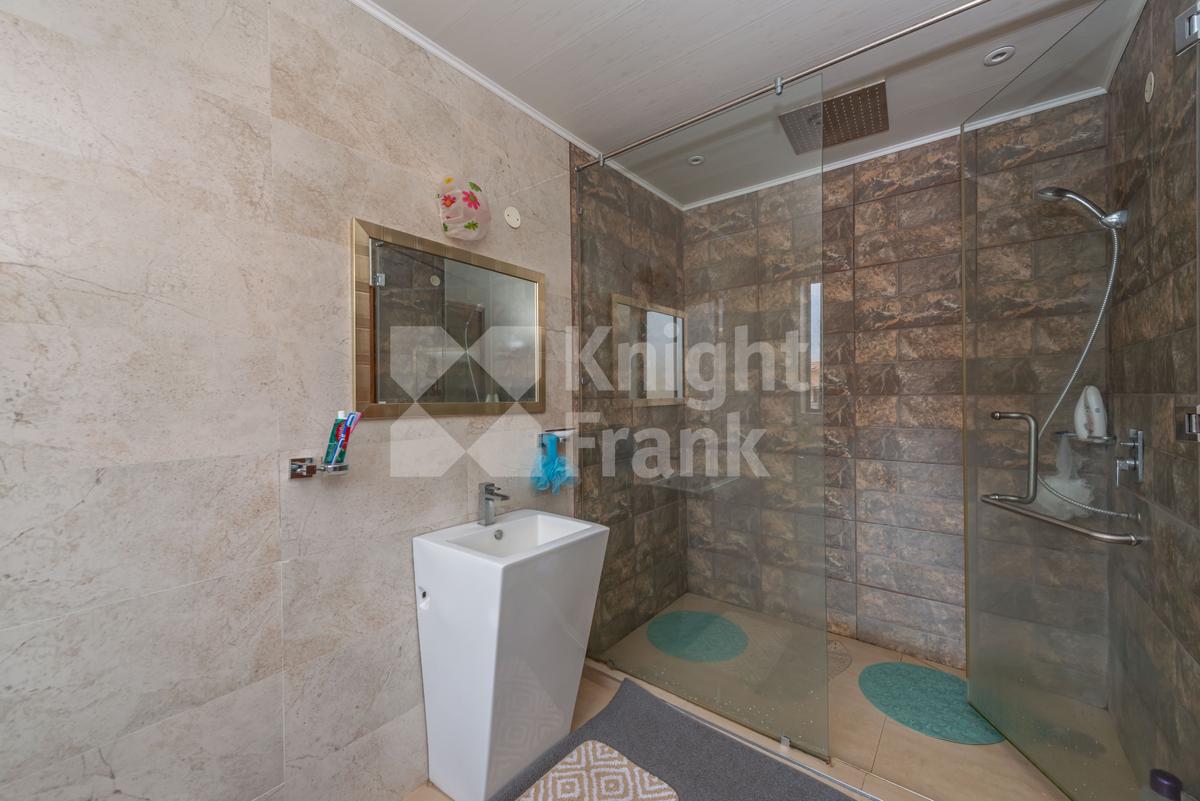 3 Bed Apartment with En Suite at Vanga Street - 16