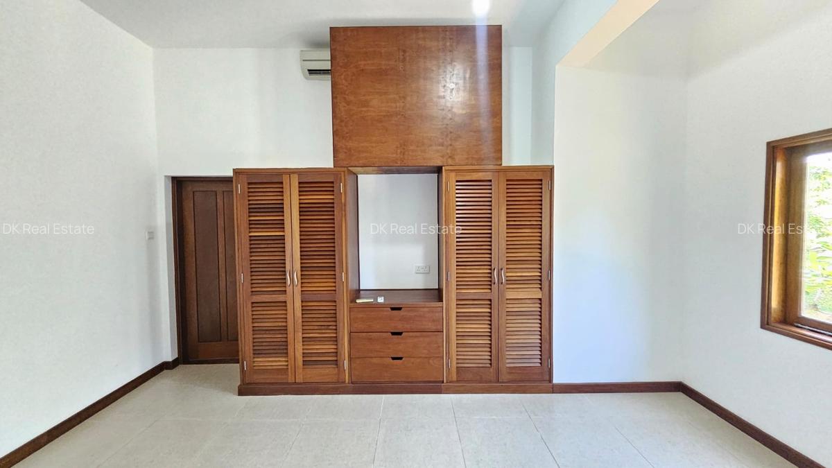 Serviced 3 Bed Apartment with En Suite at Sixth Avenue - 13