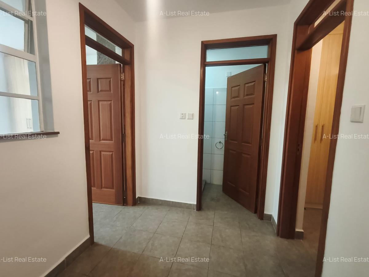 3 Bed Apartment with En Suite at Henred Road - 8