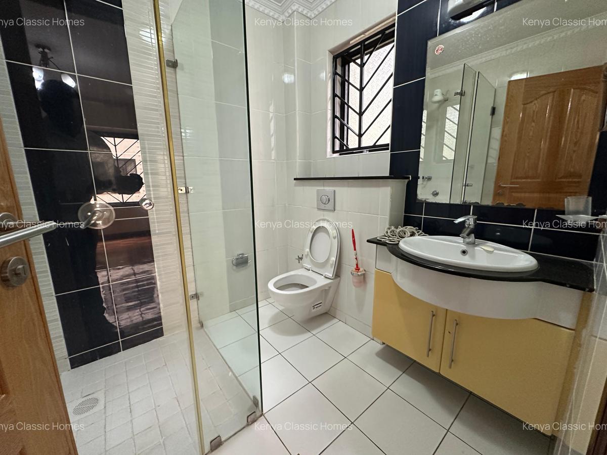 3 Bed Apartment with En Suite at Lavington - 11