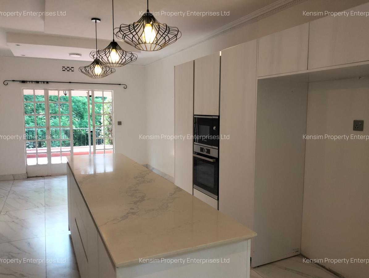 4 Bed House with En Suite in Lavington - 13