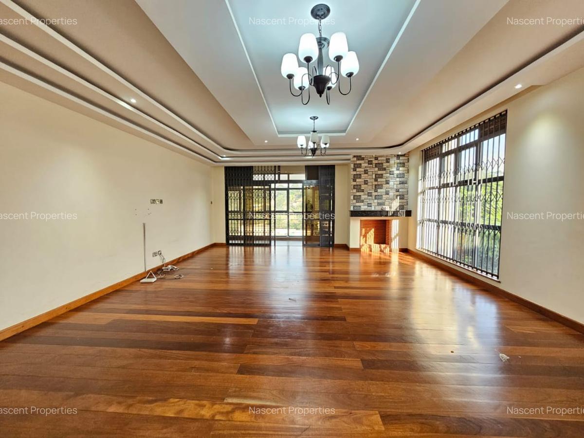 7 Bed House with En Suite in Nyari - 2