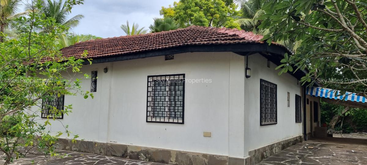 3 Bed House with En Suite at Kanamai - 9