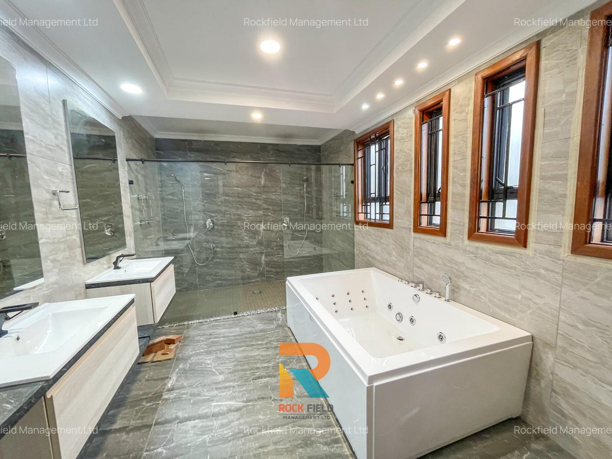 6 Bed Townhouse with En Suite in Lavington - 6