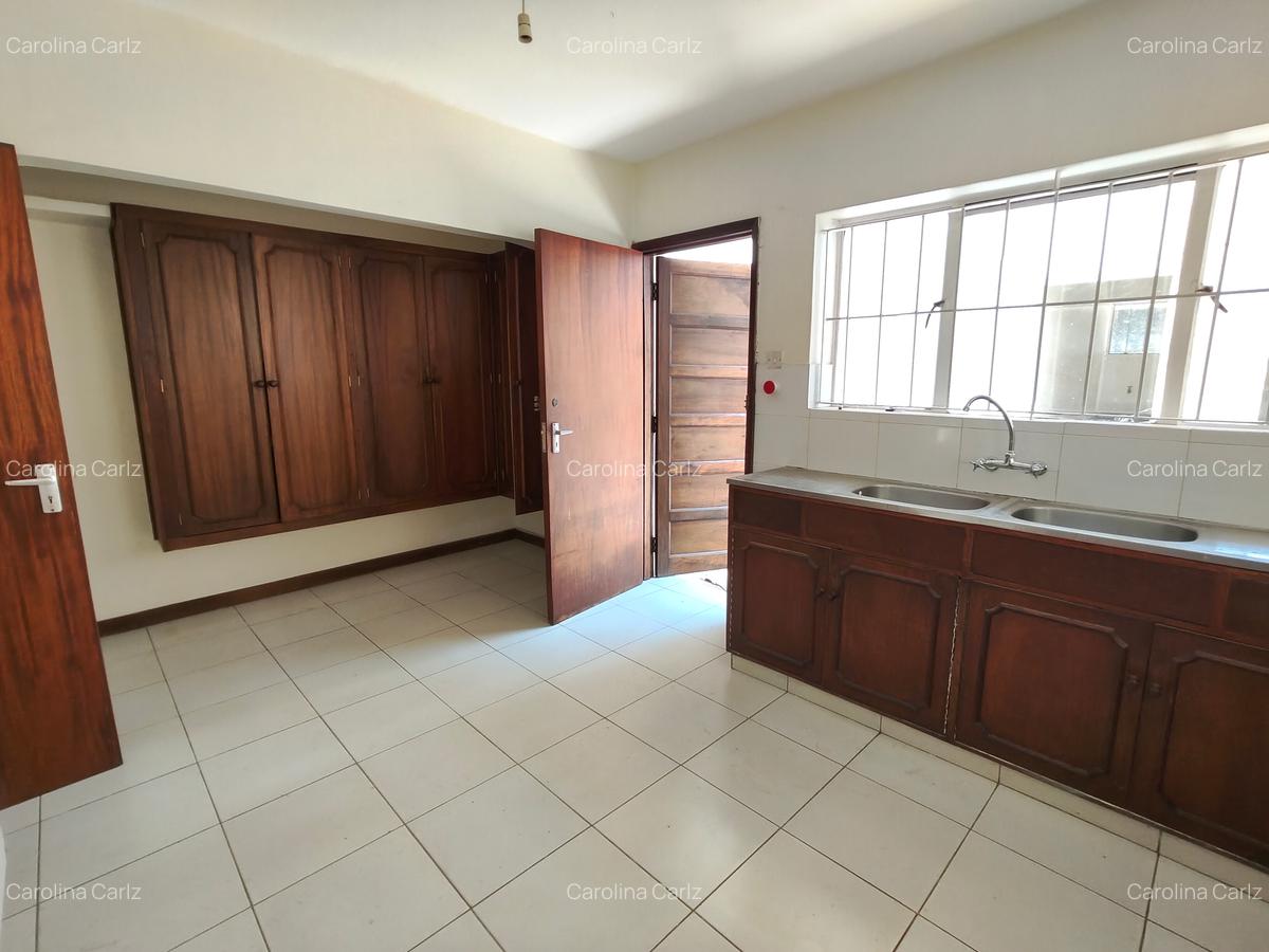 5 Bed Townhouse with En Suite at Peponi Road - 8