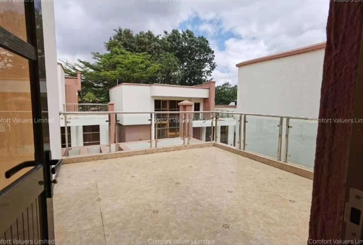 5 Bed Townhouse with En Suite at Lavington Green - 9