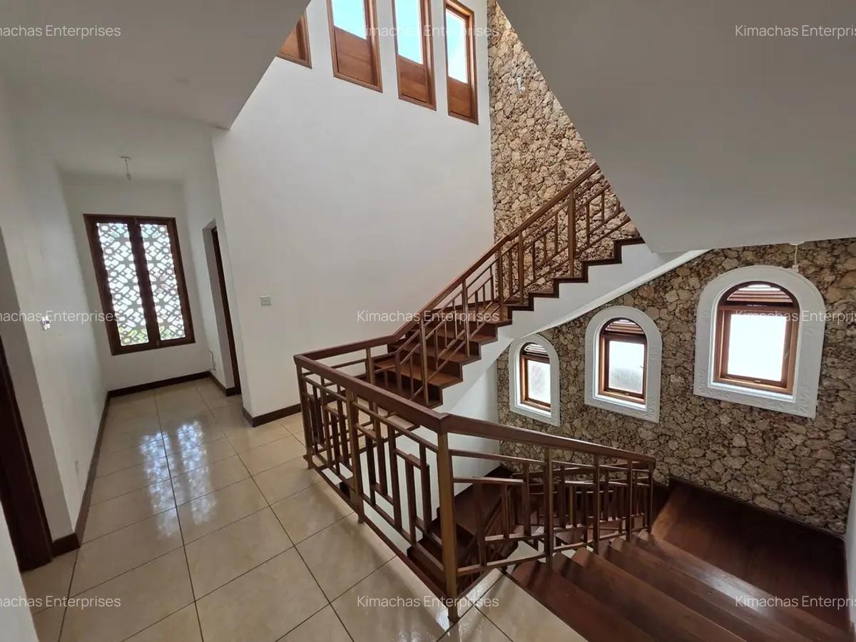 4 Bed Townhouse with En Suite at Green Wood Drive - 14