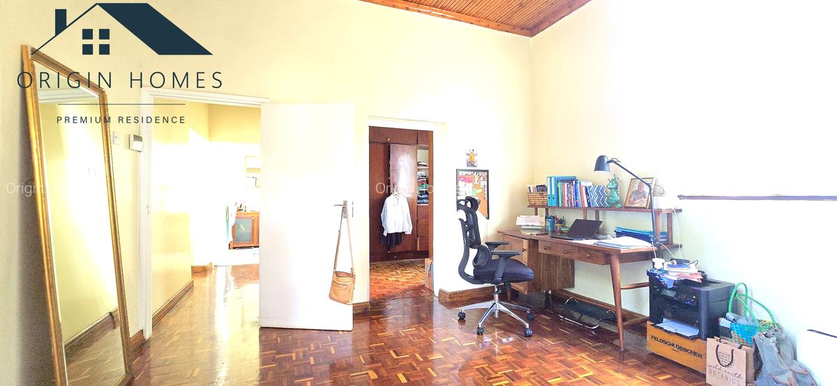 6 Bed House with En Suite at Lavington - 16