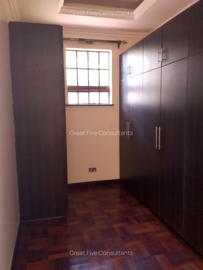 4 Bed Villa with En Suite in Rosslyn - 13