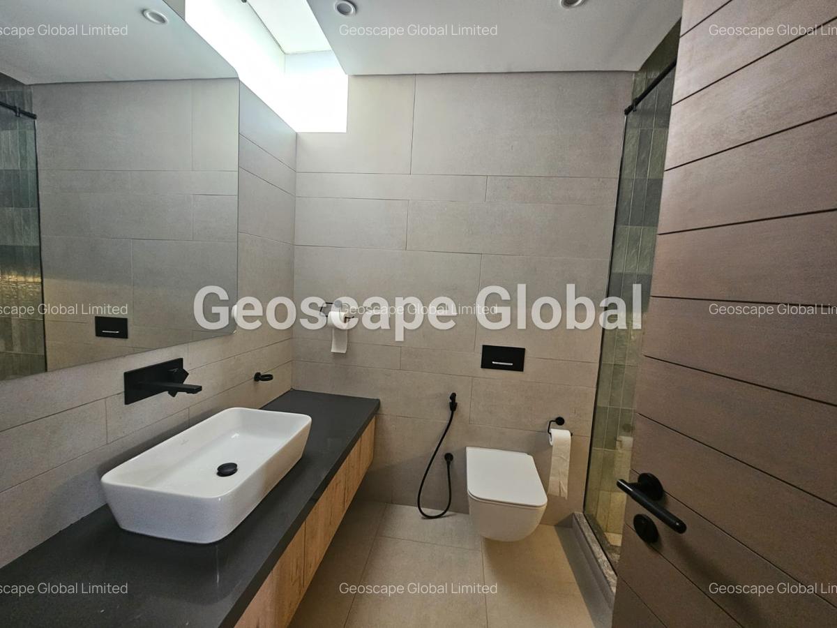 5 Bed House with En Suite in Spring Valley - 4