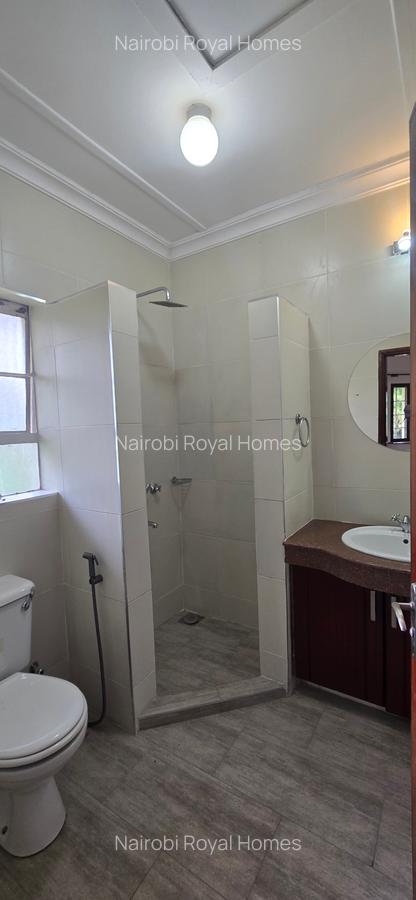5 Bed House with En Suite at Runda Road - 18
