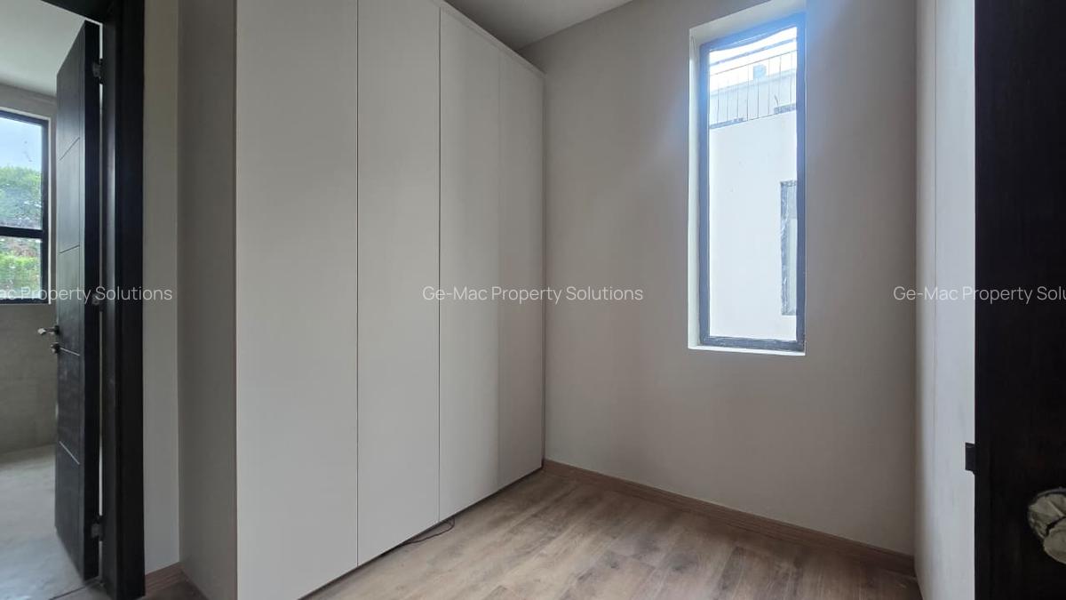 5 Bed Townhouse with En Suite in Lavington - 11