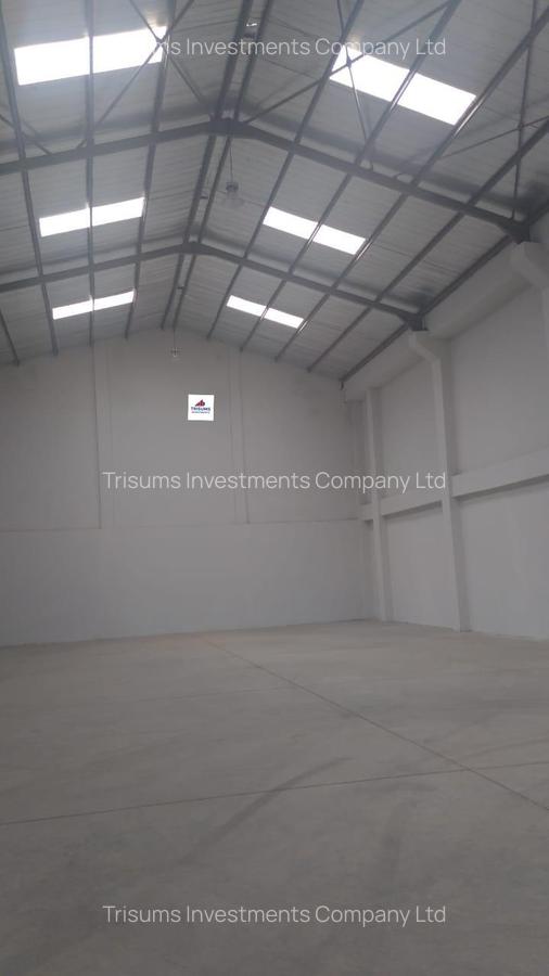8,500 ft² Warehouse with Fibre Internet in Industrial Area - 2