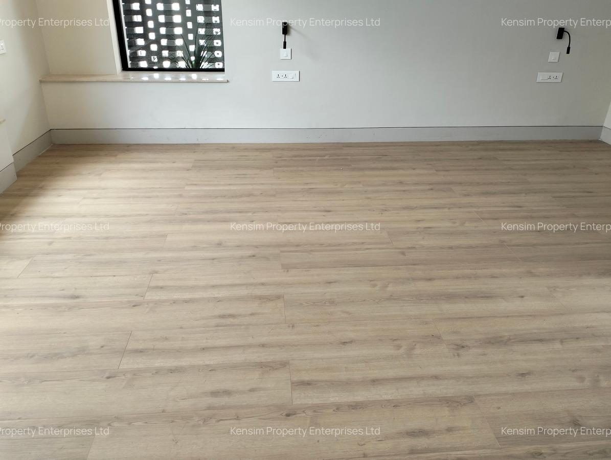 5 Bed Townhouse with En Suite in Westlands Area - 12