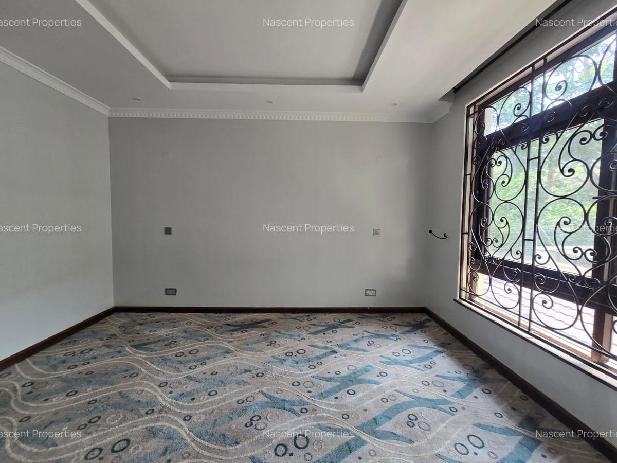 5 Bed Villa with En Suite in Lavington - 11