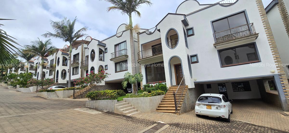 5 Bed Townhouse with En Suite at Grovelia Grove - 1