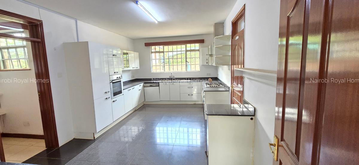 4 Bed House with En Suite at Rosslyn Heights - 18