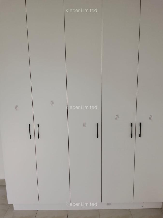 4 Bed House with En Suite in Membley - 10