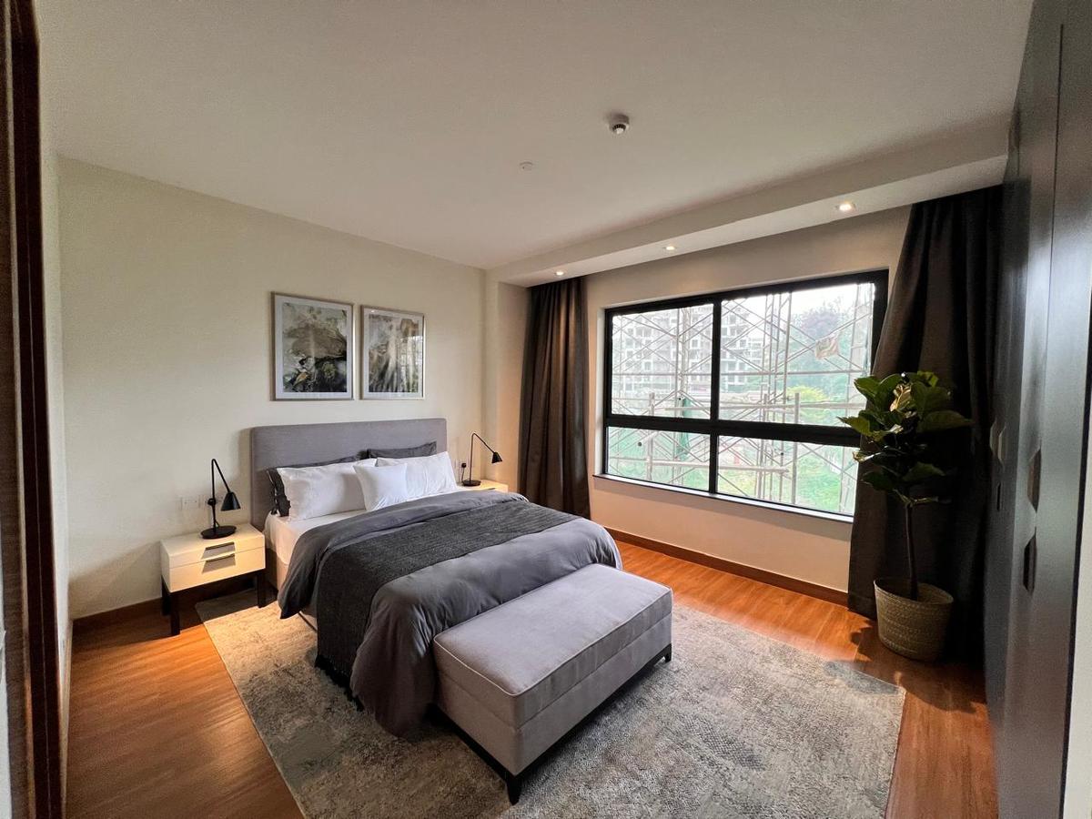 3 Bed Apartment with Swimming Pool in Riverside - 5