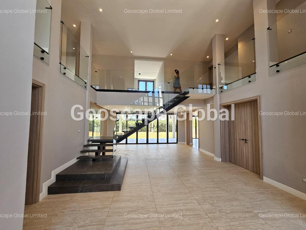 4 Bed House with En Suite in Runda - 2