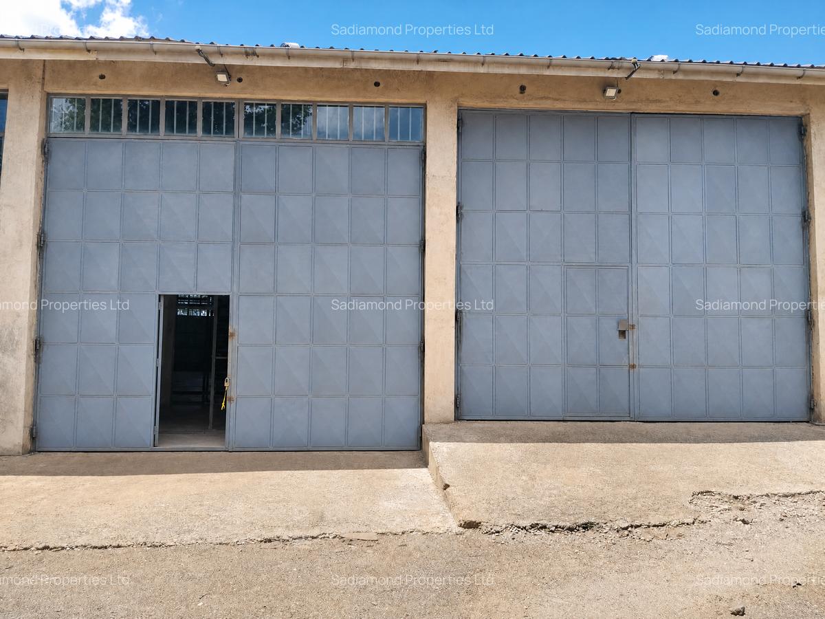 3,450 ft² Warehouse with Parking at Gitaru - 3