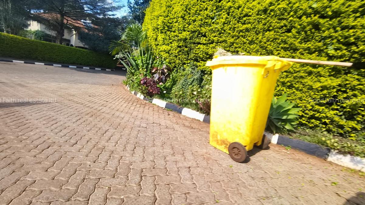 5 Bed House with En Suite in Runda - 19