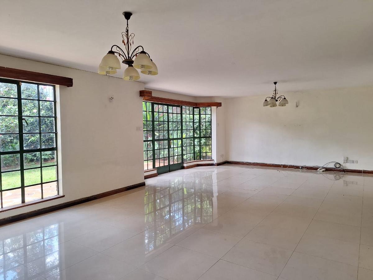 5 Bed Townhouse with En Suite in Spring Valley - 18