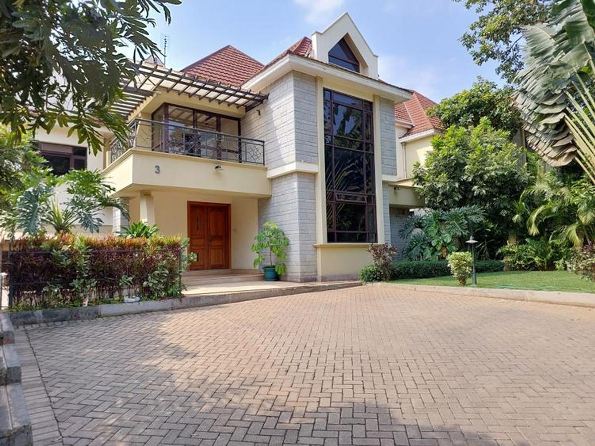 5 Bed Townhouse with En Suite at Lavington Green - 9