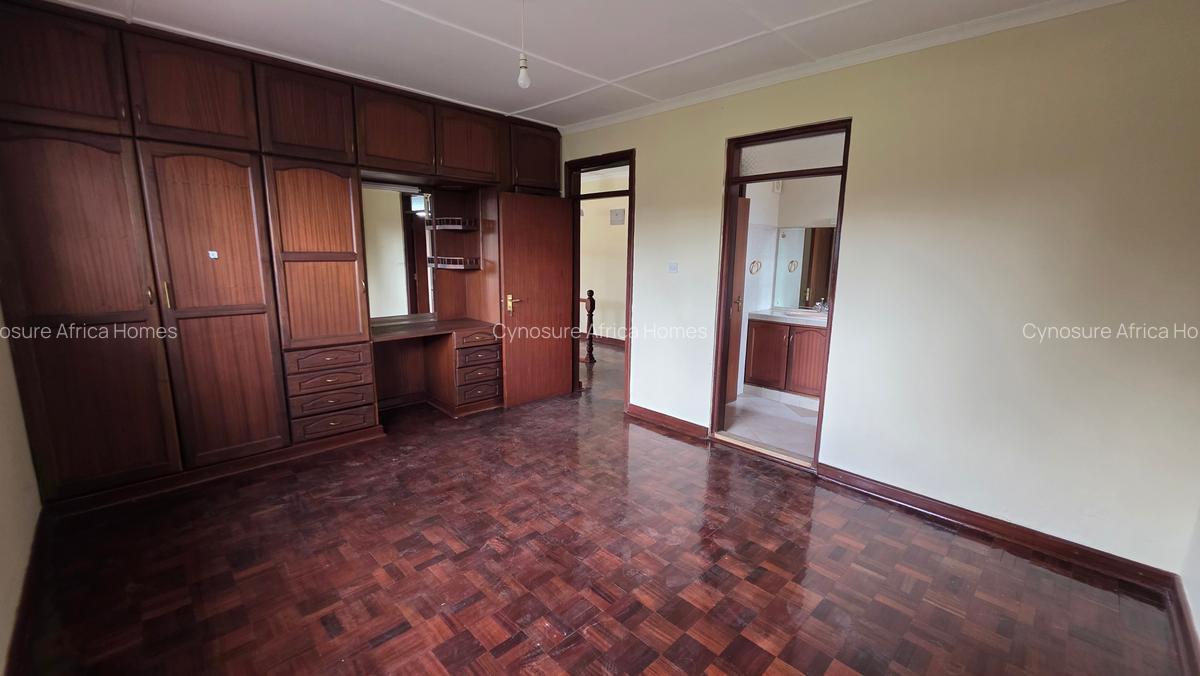 5 Bed Townhouse with En Suite at Lavington - 5