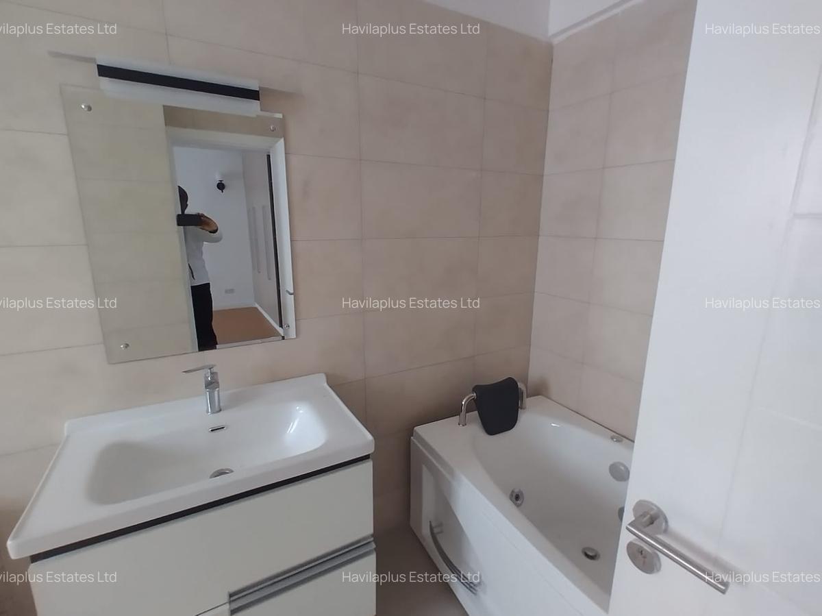 3 Bed Apartment with En Suite at Hatheru Road - 2