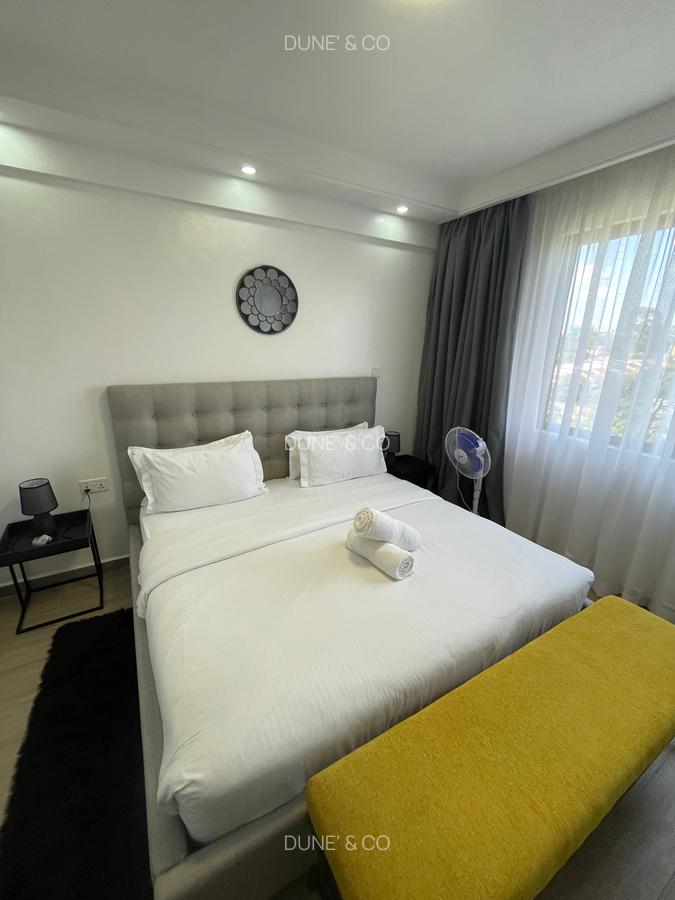 Serviced 2 Bed Apartment with En Suite in Riverside - 15