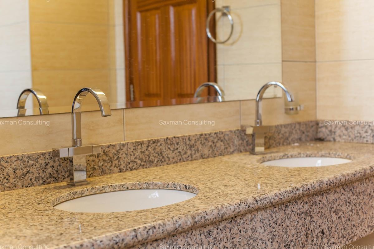 4 Bed House with En Suite in Lavington - 6