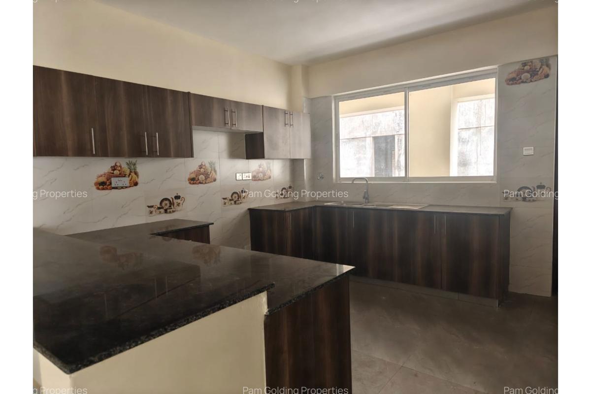 4 Bed Apartment with En Suite in Parklands - 1