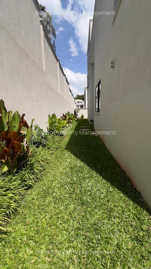 5 Bed Townhouse with En Suite in Lavington - 3