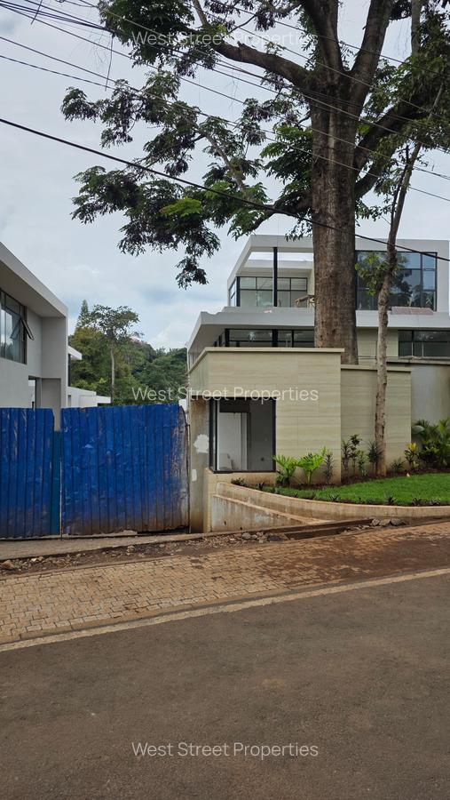 6 Bed Villa with En Suite at Lavington - 7