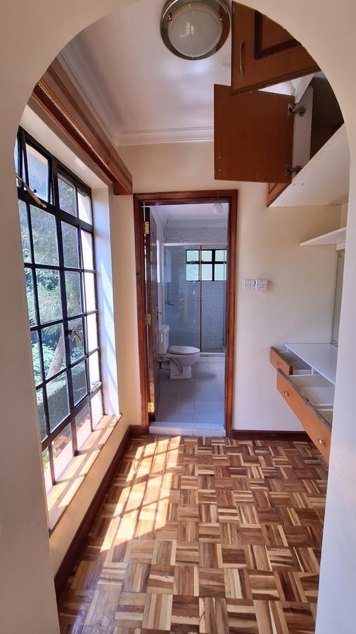 4 Bed Townhouse with En Suite in Lavington - 9