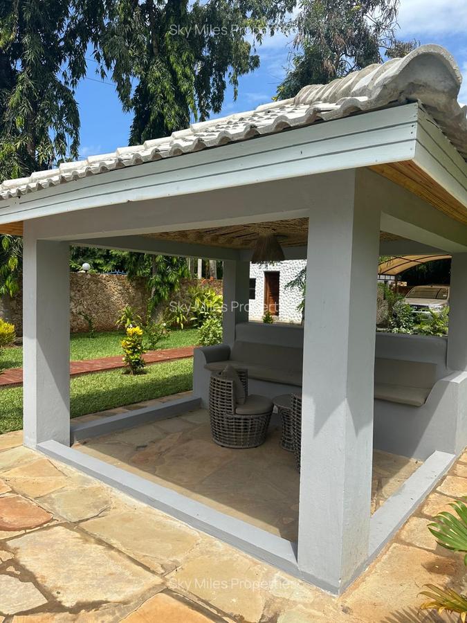 3 Bed Villa with En Suite at La-Marina - 14