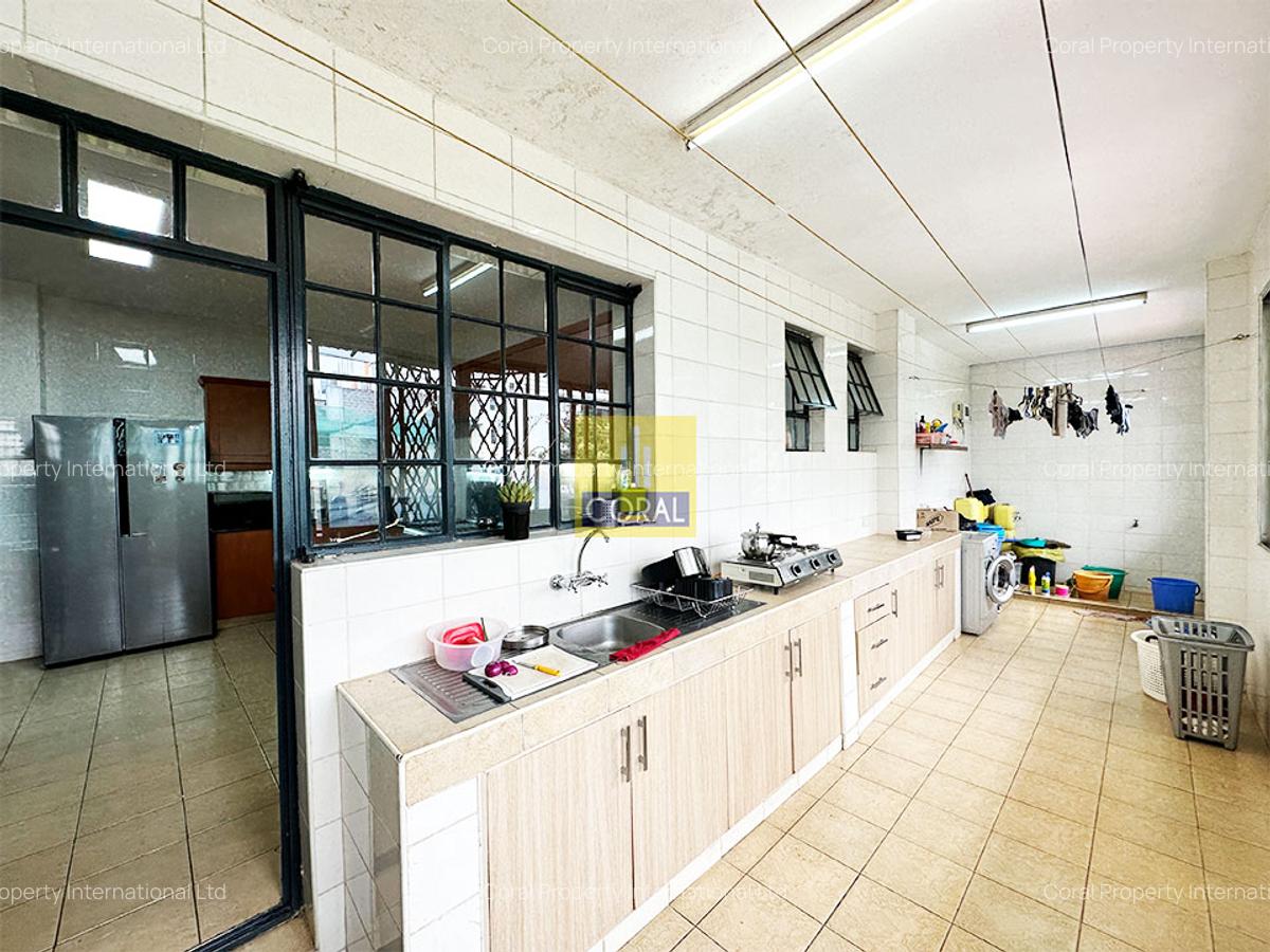 4 Bed Apartment with Parking in Parklands - 9