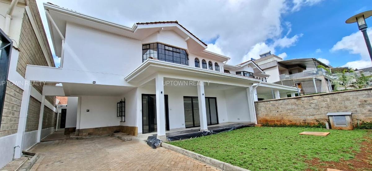 4 Bed House with En Suite at Brookside Drive - 1