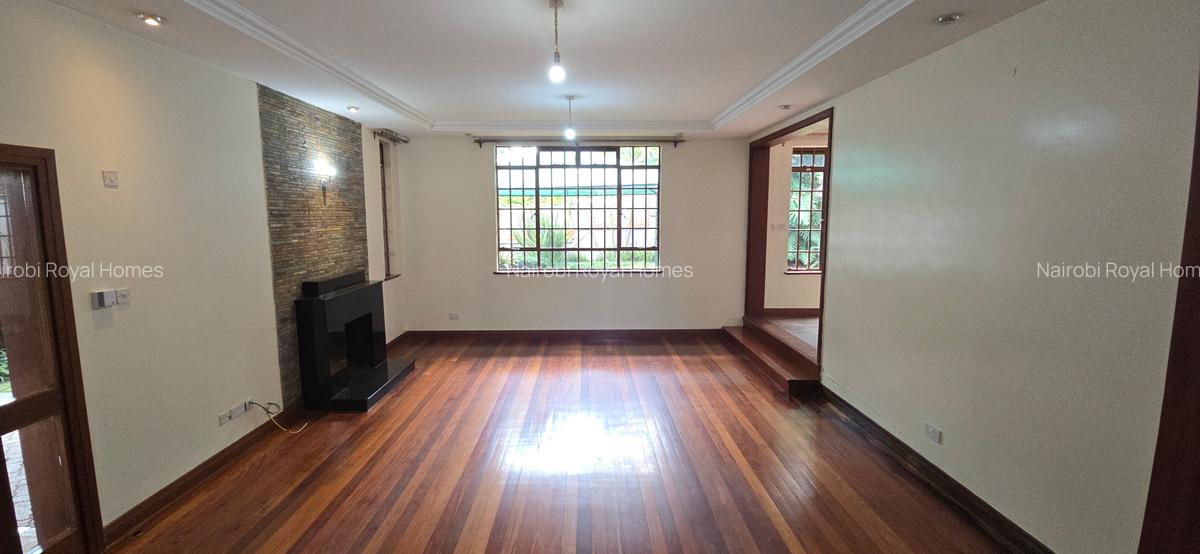 5 Bed Townhouse with En Suite at Lavington - 4