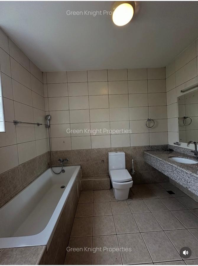 4 Bed House with En Suite in Lavington - 10