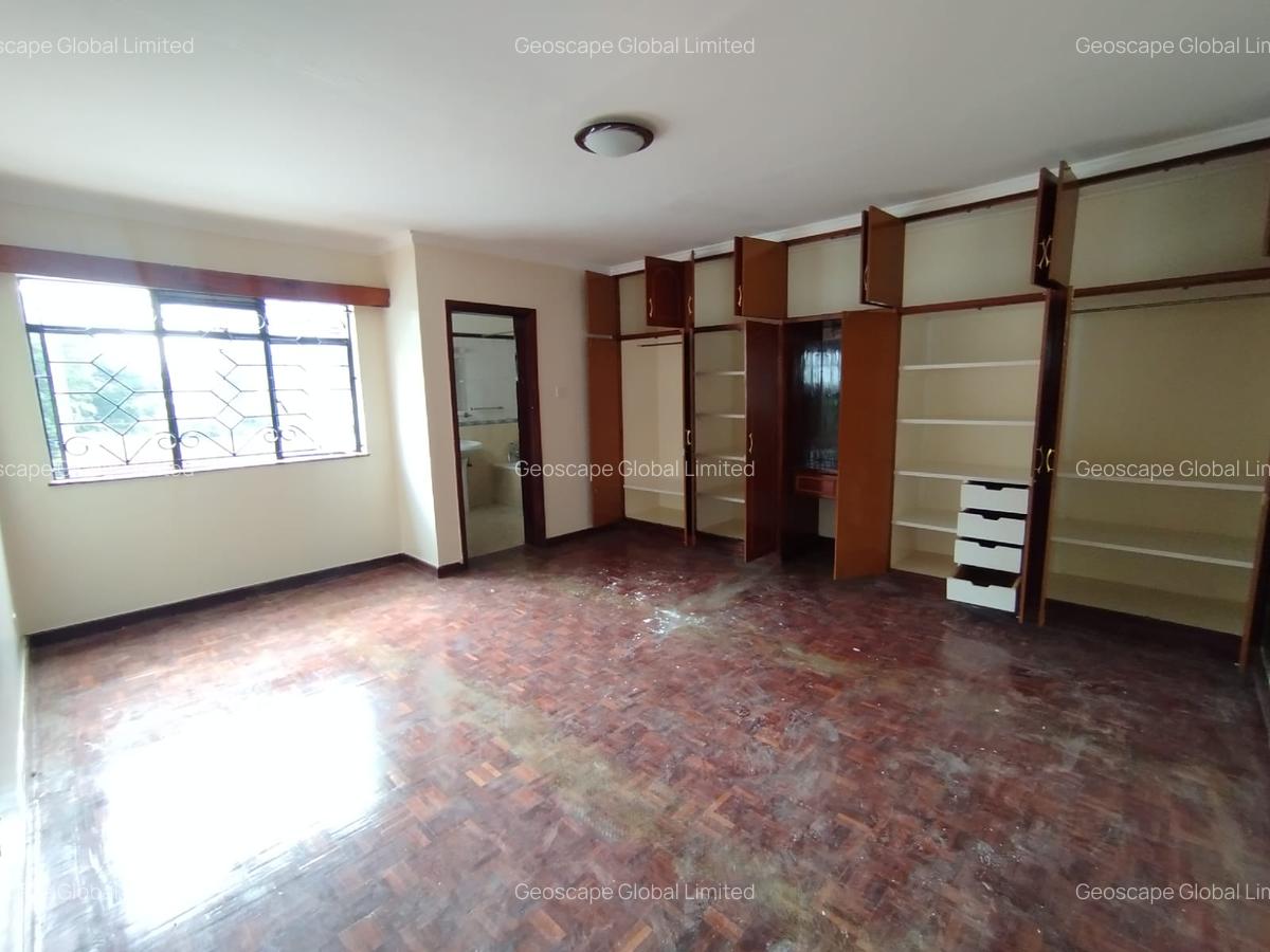 5 Bed House with En Suite in Runda - 3