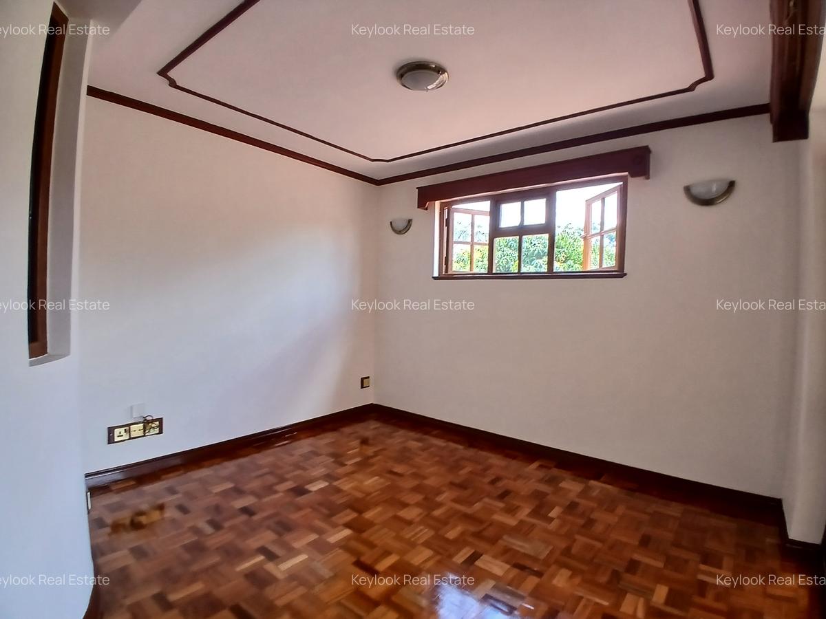 4 Bed Townhouse with En Suite at Off James Gichuru Road - 18