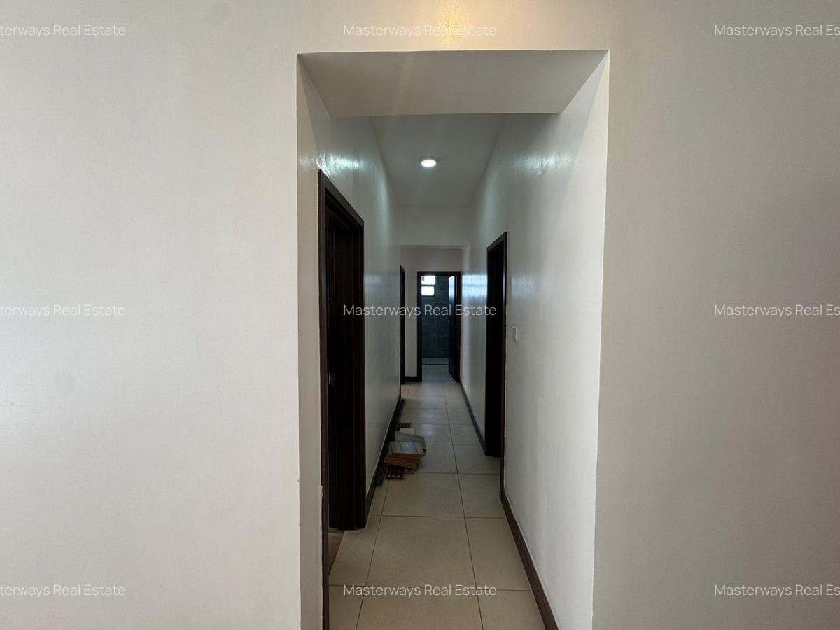 2 Bed Apartment with En Suite in Hurlingham - 3